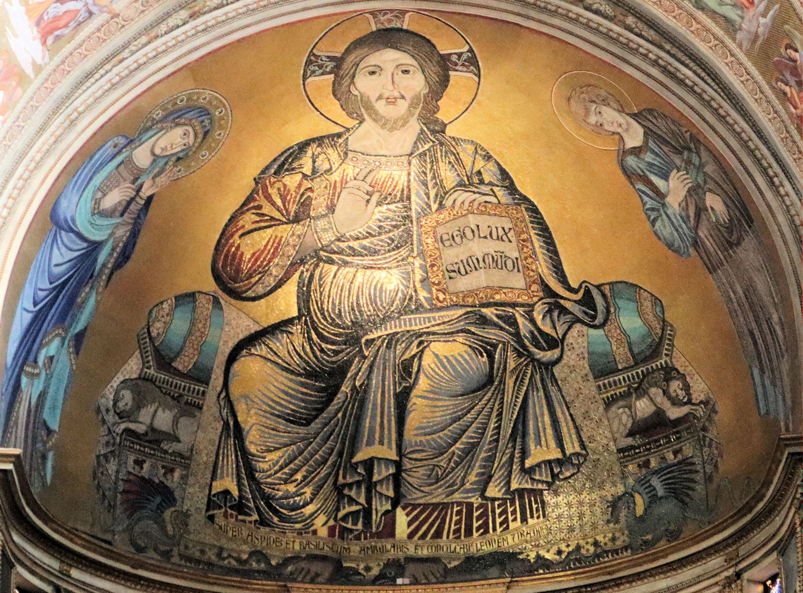 Cimabue:Christus mit Maria (links) und Johannes, Apsismosaik, 1301/1302 in der Kathedrale in Pisa