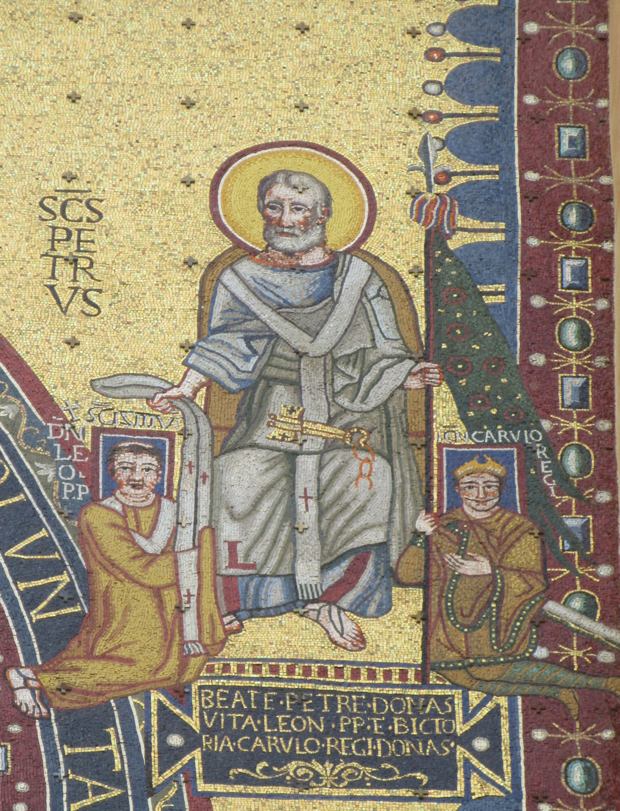 Mosaik: Petrus überreicht Leo das Pallium und segnet Karl „den Großen”, Apsis aus dem Speisesaal des alten Lateranspalastes, heute am Sanktuarium Scala Santa in Rom