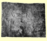 Begräbnisinschrift: „XV KAL. OCTOB(ris) O(biit) VNNIS ARCHIEP(is) C(opus)”, „Am 15. vor den Kalendes des Oktober (d.i. am 17. September) starb Erzbischof Unni”