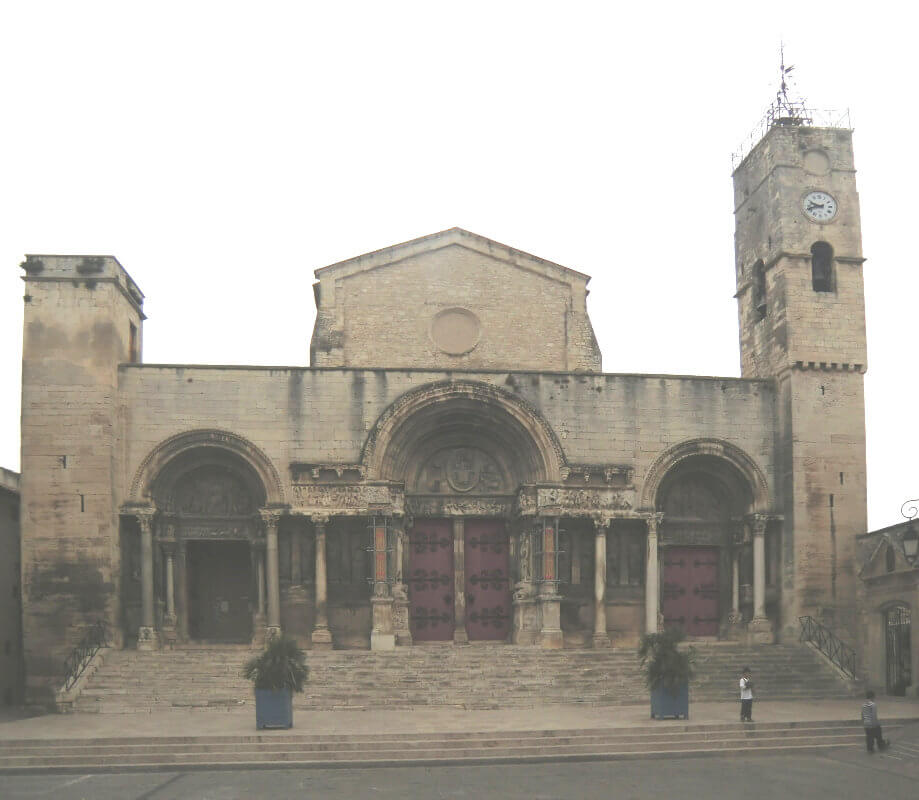 Fassade der Kirche in St-Gilles
