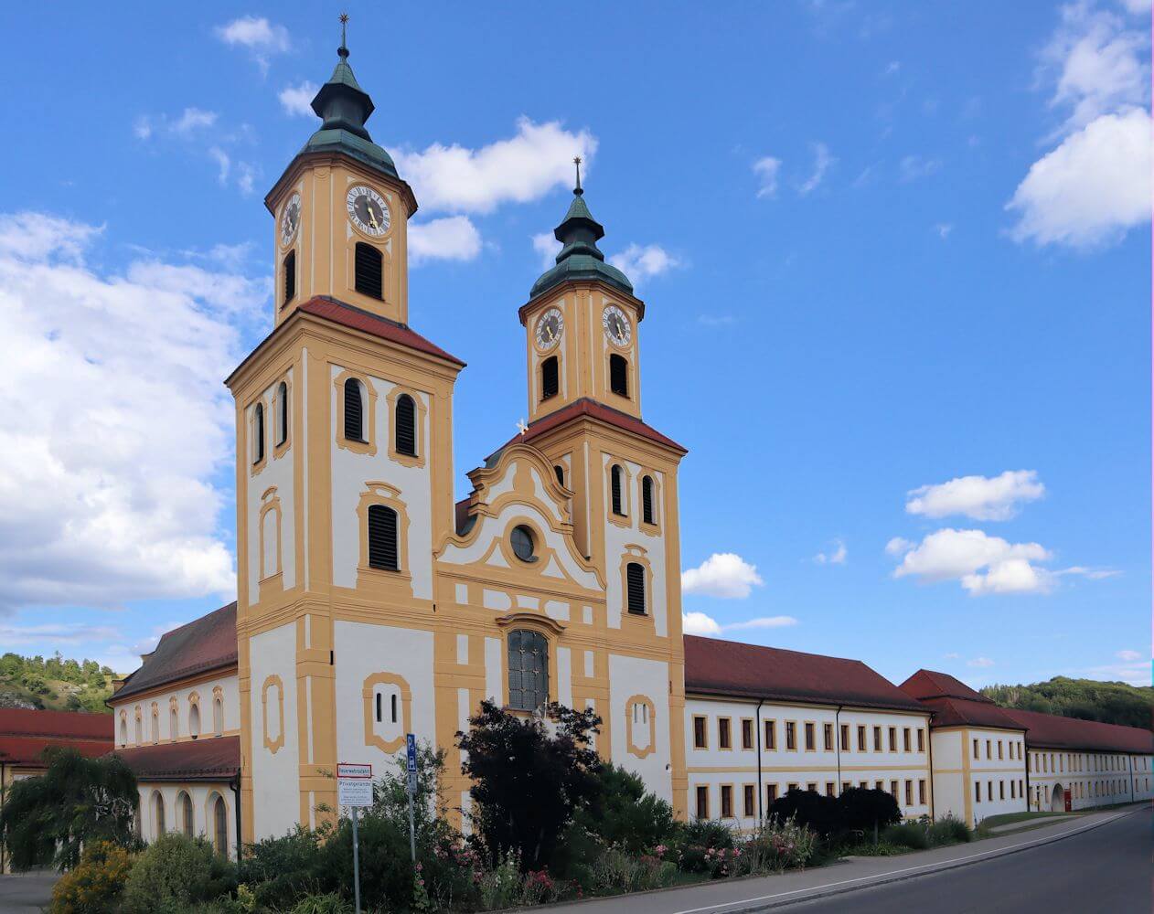 Kirche und ehemaliges Kloster in Rebdorf