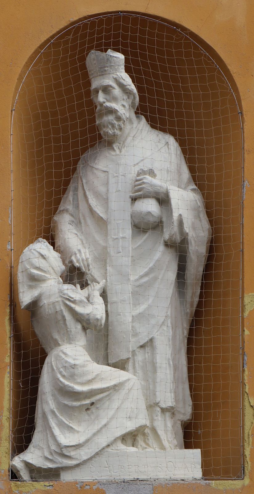 Statue an der Kirche der Suore Adoratrici del Santissimo Sacramento in Rivolta d'Adda
