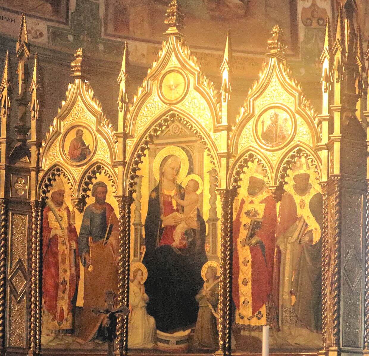 Bicci di Lorenzo: Alexander (links), Petrus (halblinks), Maria, Romulus von Fiesole (halbrechts) und Donatus der Schotte (rechts), Hochaltarbild, 1450, im Dom in Fiesole