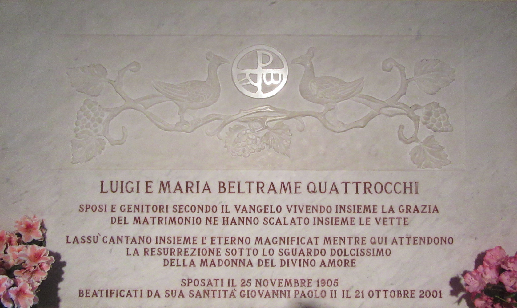 Grabplatte im Santuario Madonna del Divino Amore in Rom