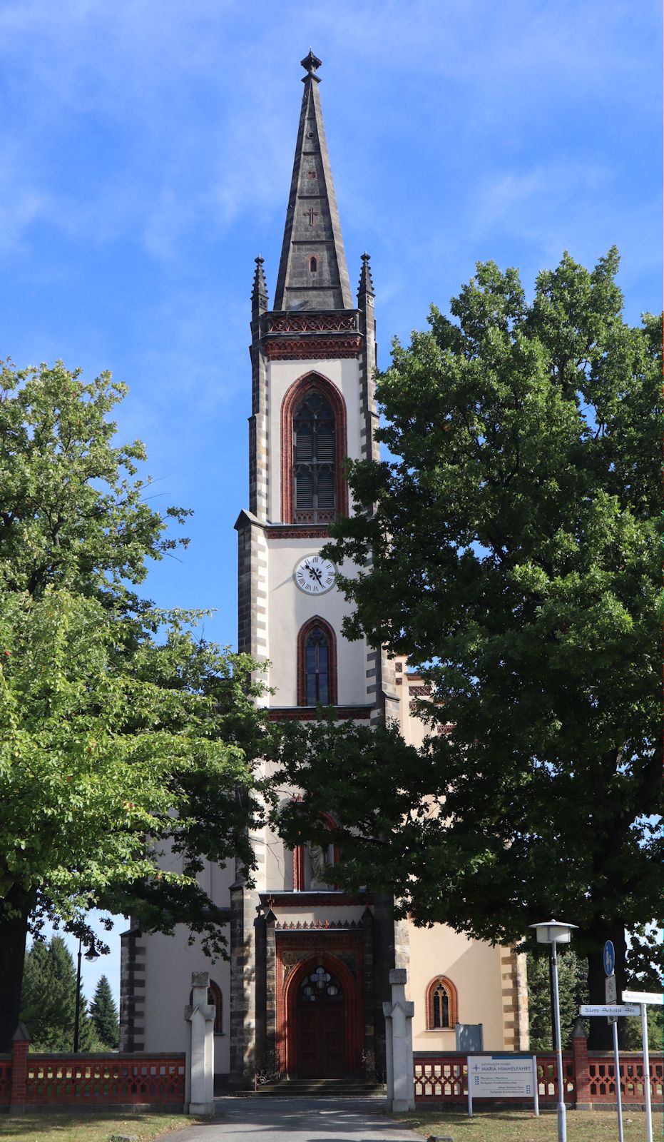 Kirche Mariä Himmelfahrt in Leutersdorf