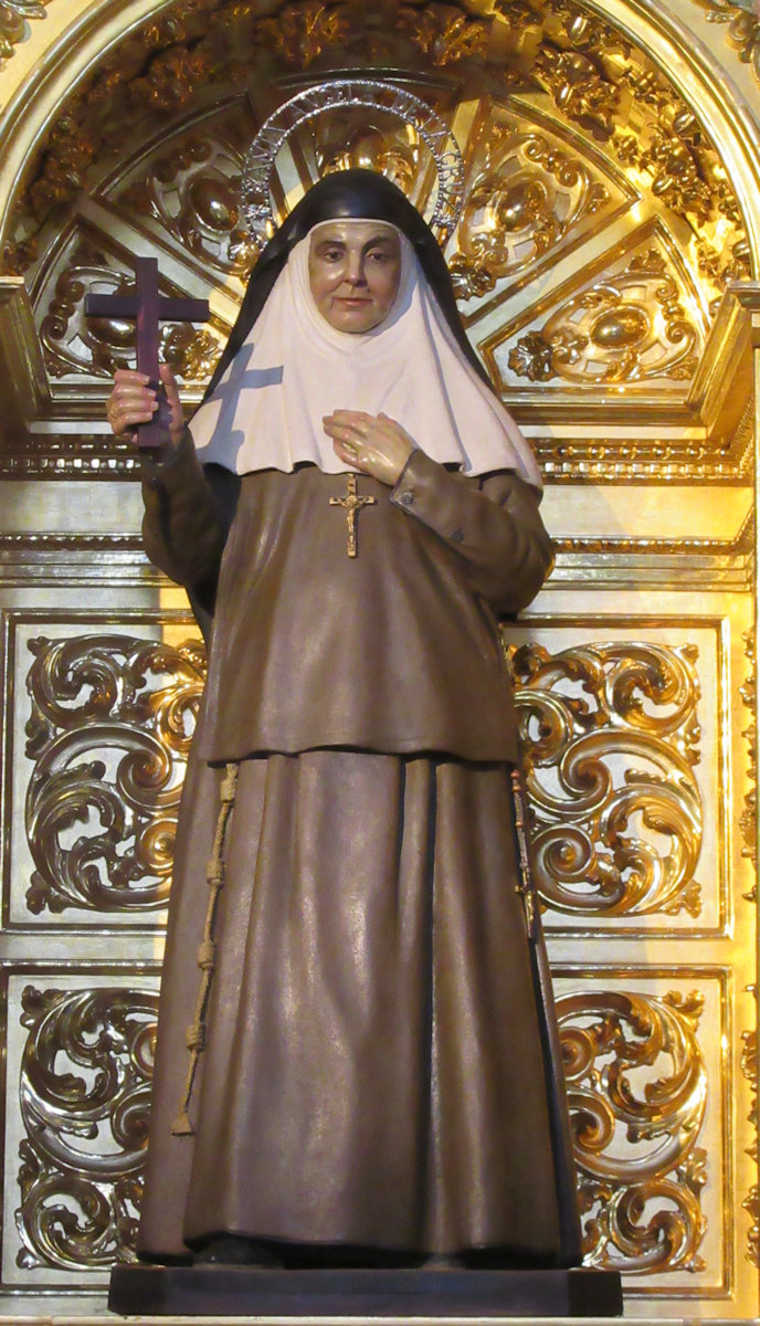 Statue in der Angela de la Cruz geweihten Kapelle in der Kathedrale in Madrid