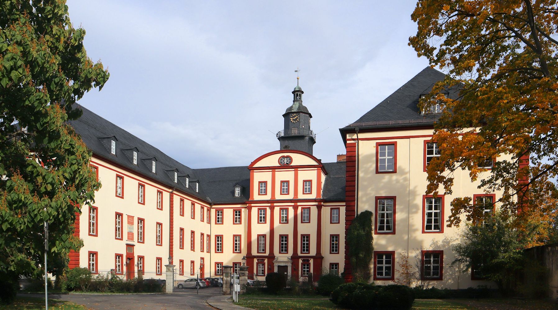Schloss an der Stelle des ehemaligen Benediktinerklosters in Saalfeld