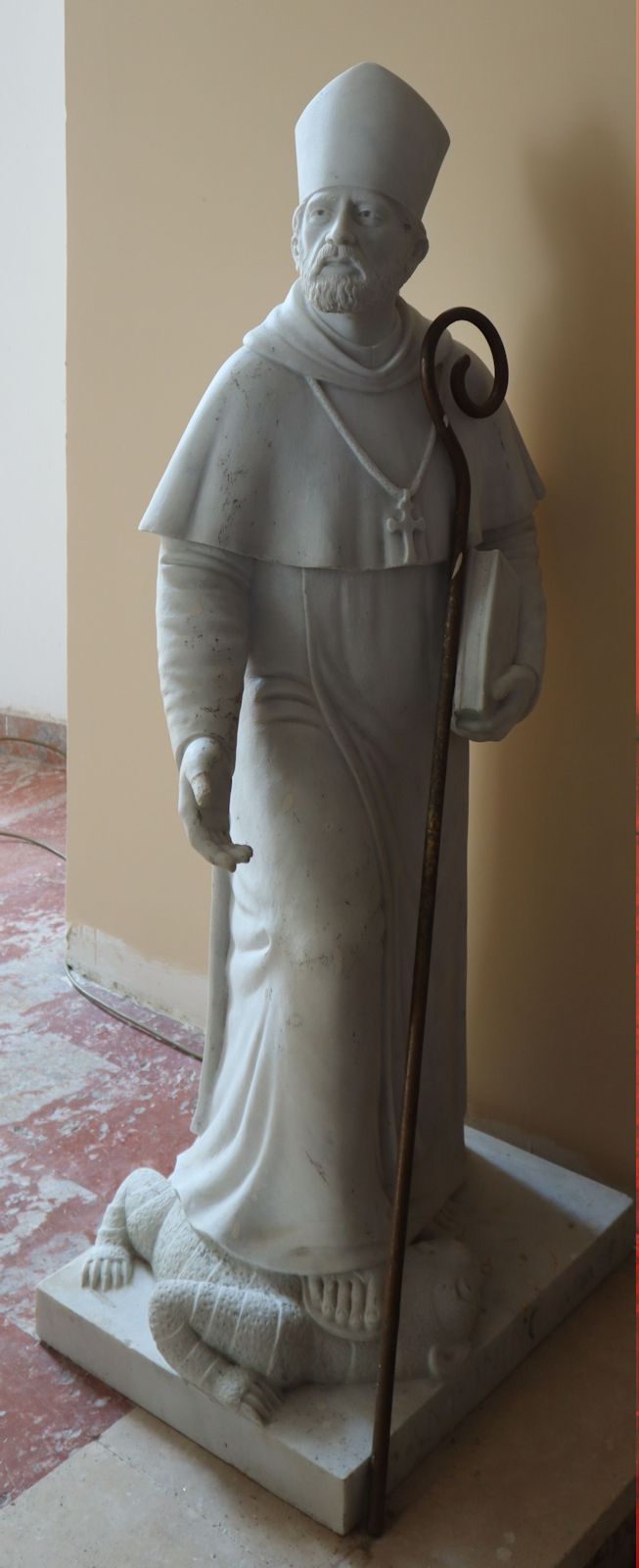 Statue im Sanktuarium San Michele Arcangelo al Monte Faito