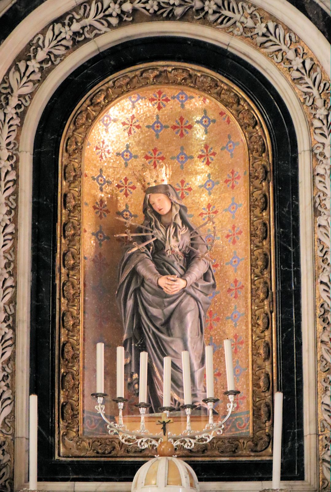 Altar der Schmerzensreichen Gottesmutter in der Kirche Sant'Andrea in Viareggio