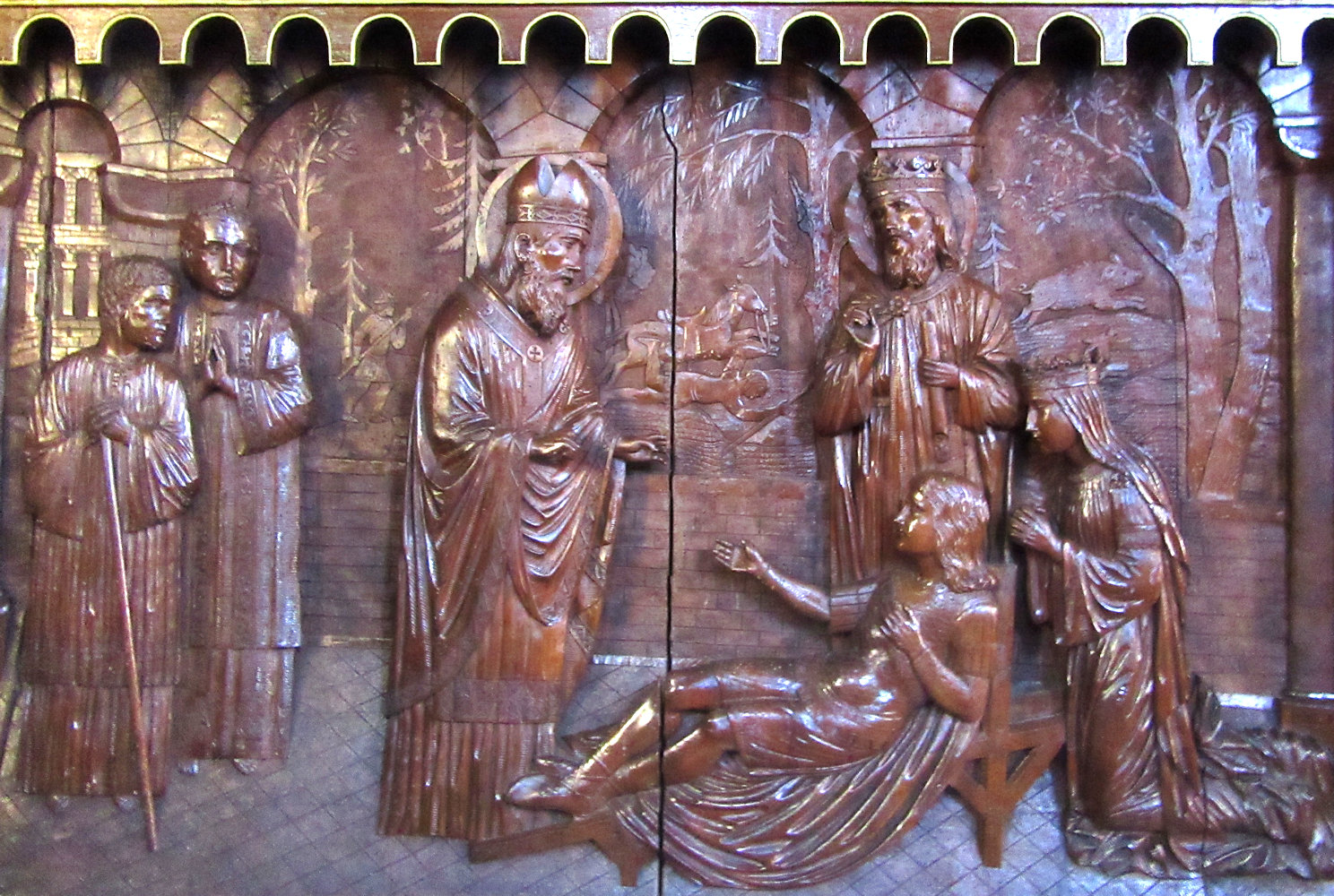 Relief: Arbogast erweckt Sigebert IV., den Sohn von König Dagobert II. zum Leben, 19. Jahrhundert, in der ehemaligen Klosterkirche in Surbourg