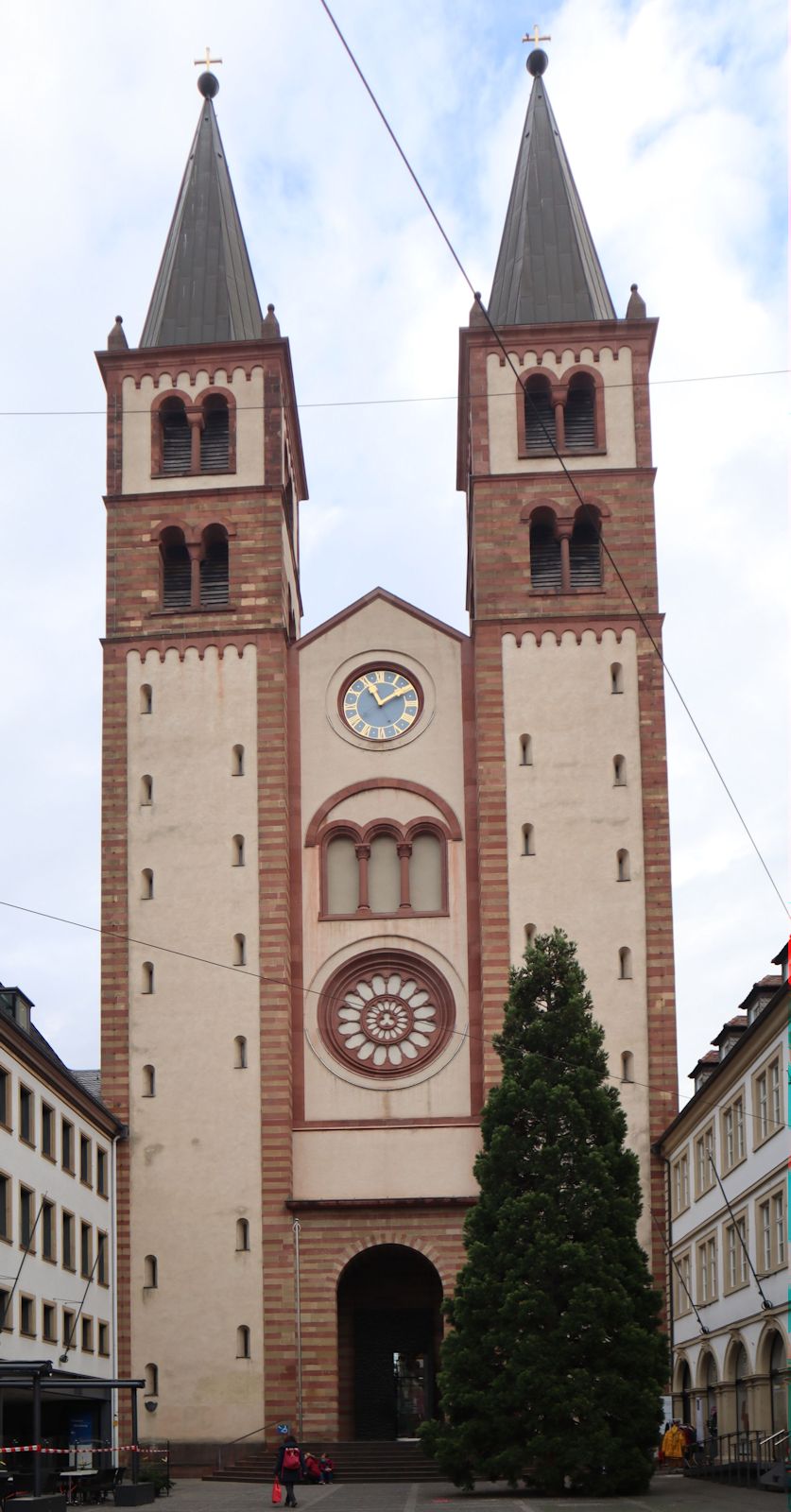 Dom in Würzburg, ursprünglich dem Salvator - Erlöser - geweiht, dann Kilian, von etwa 1000 bis 1967 dem Apostel Andreas, seitdem wieder Kilian und zudem Kolonat und Totnan