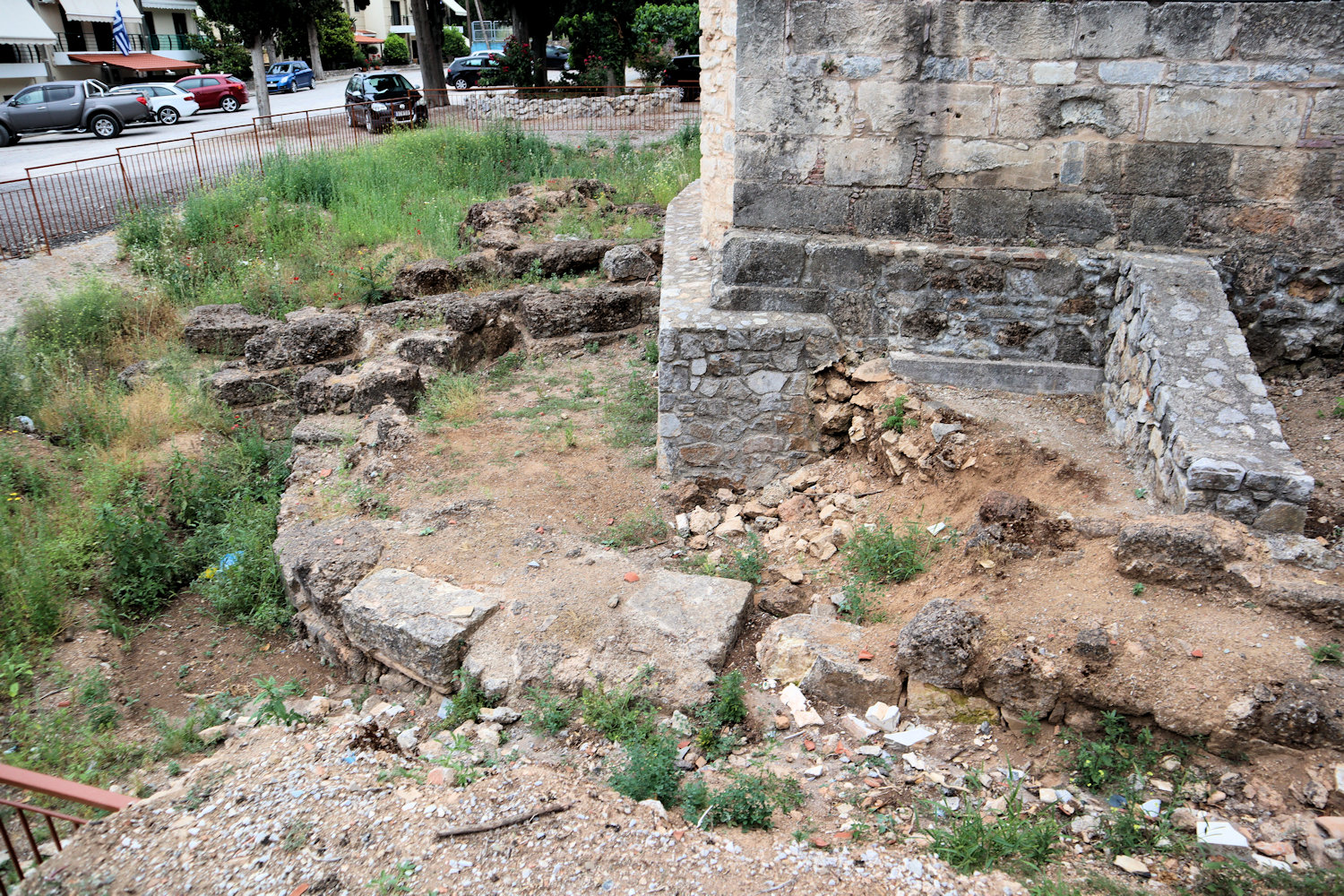 Reste der byzantinischen Kirche unterhalb der heutigen Lukaskirche in Theben - dem heutigen Thiva