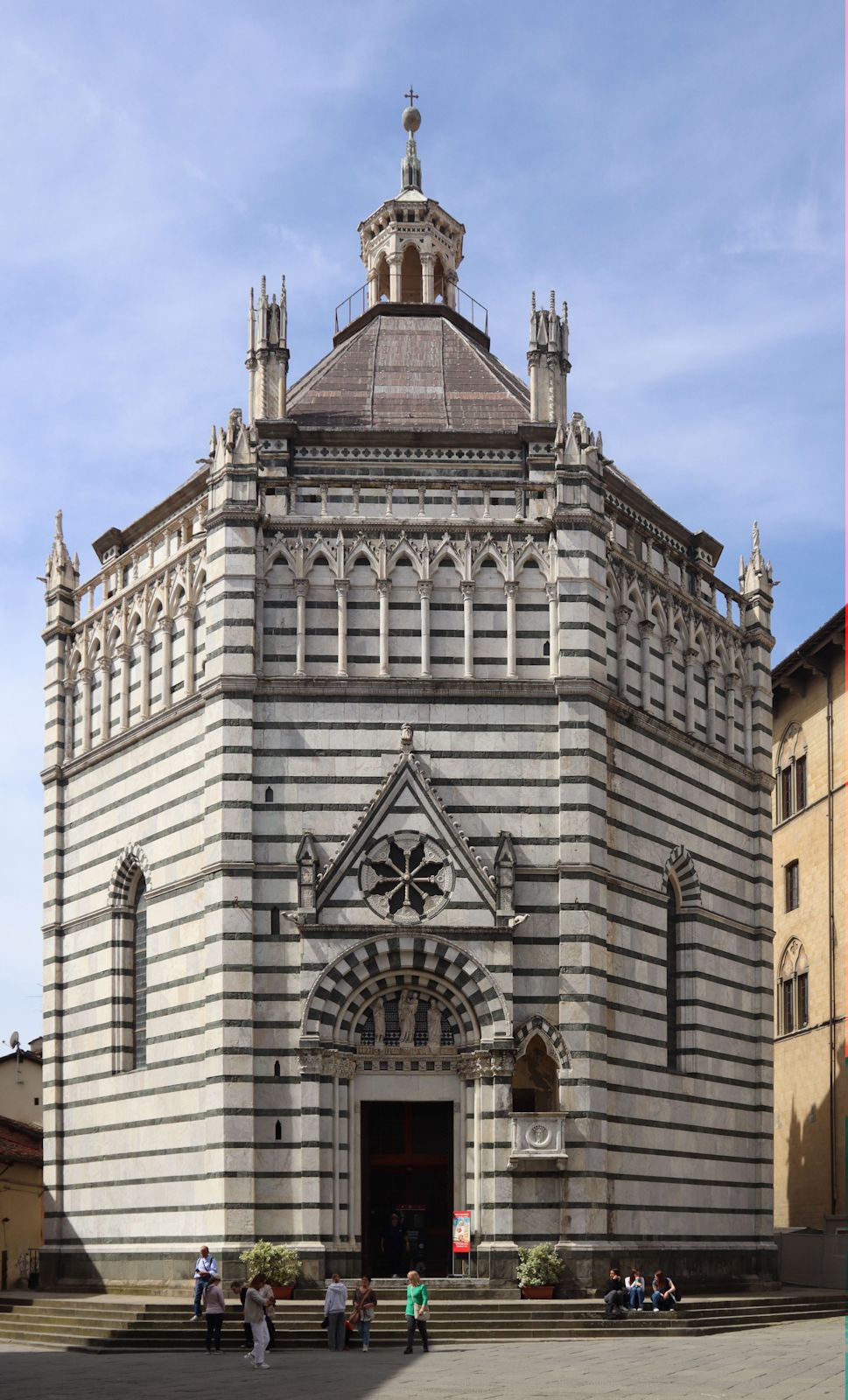 Baptisterium San Giovanni in Corte gegenüber der Kathedrale in Pistoia