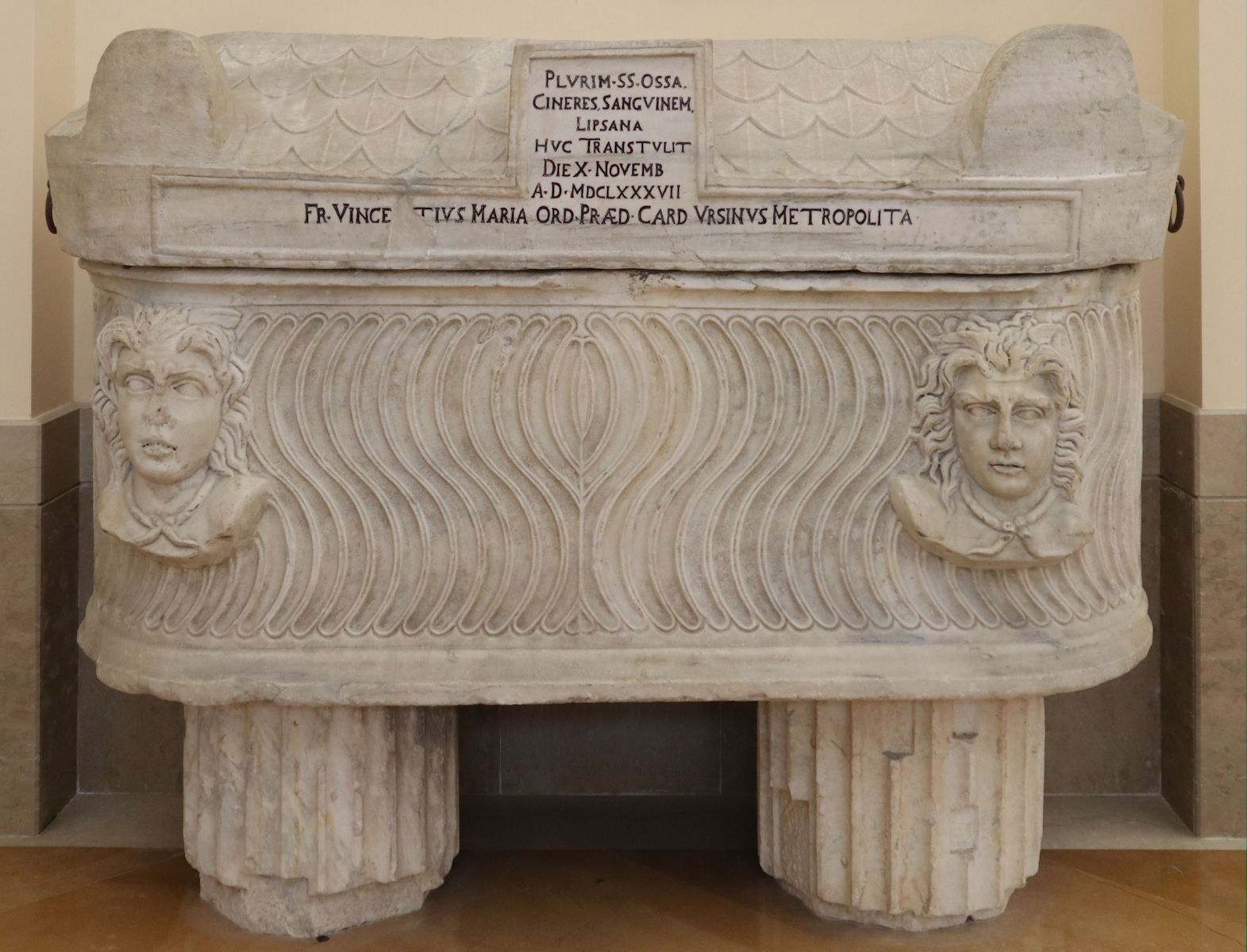 Sarkophag, in dem neben anderen die Reliquien von Augustinus und Felicitas aufbewahrt wurden, in der Kathedrale in Benevent