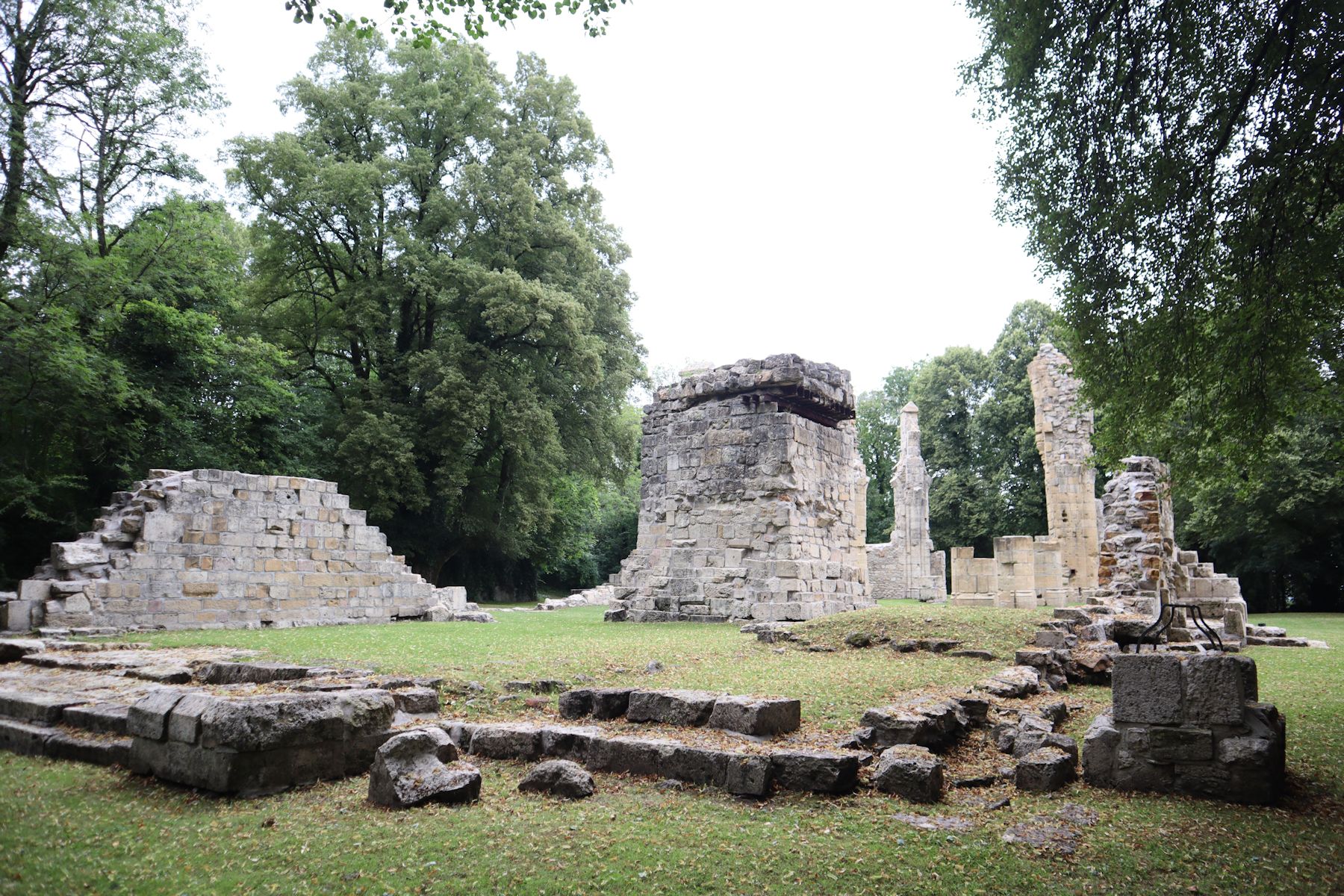 Reste der Kirche des ehemaligen Klosters Montfaucon