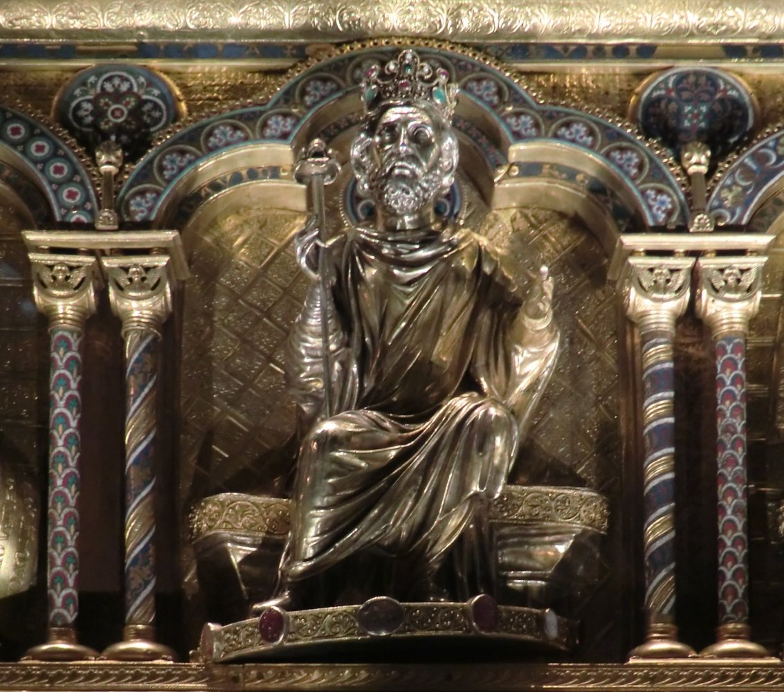 Balthasar am Reliquienschrein im Kölner Dom