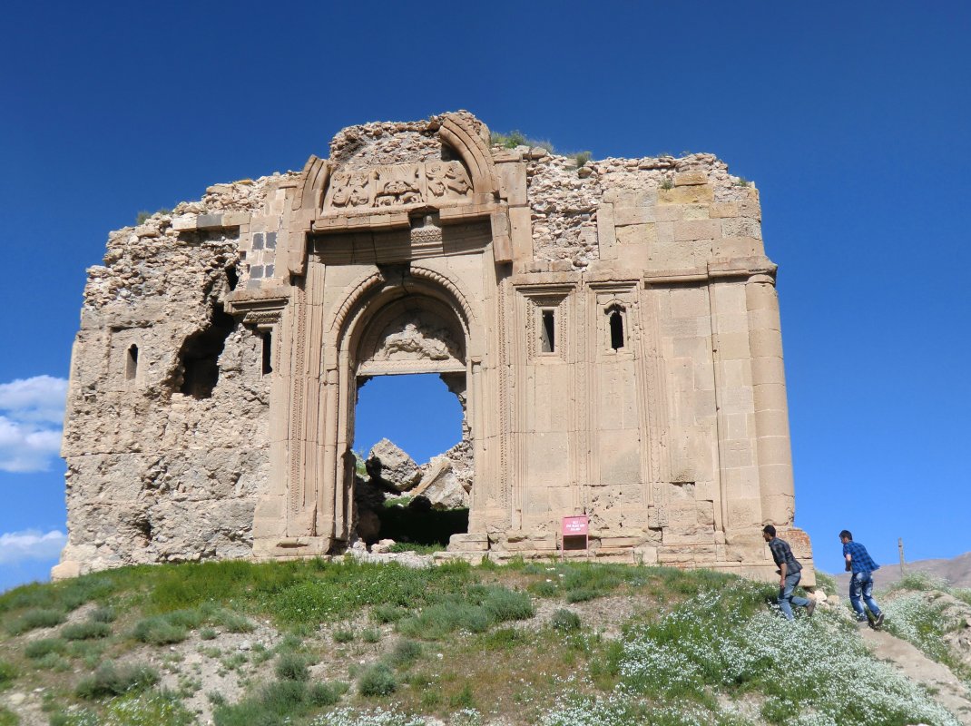 Ruine der ehemaligen Wallfahrtskirche in Albayrak bei Başkale