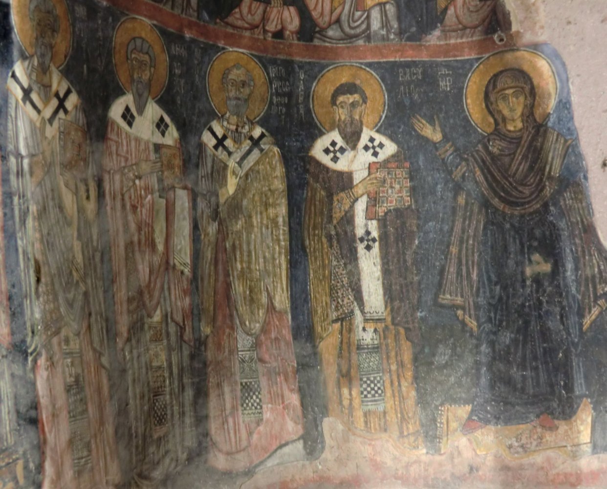 Fresko: Basilius (2. von rechts) mitMaria (rechts), Gregor von Nazianz (links neben ihm) und zwei weiteren Bischöfen, 11. Jahrhundert, in der Kirche des Klosters in Gümüsler bei Niğde