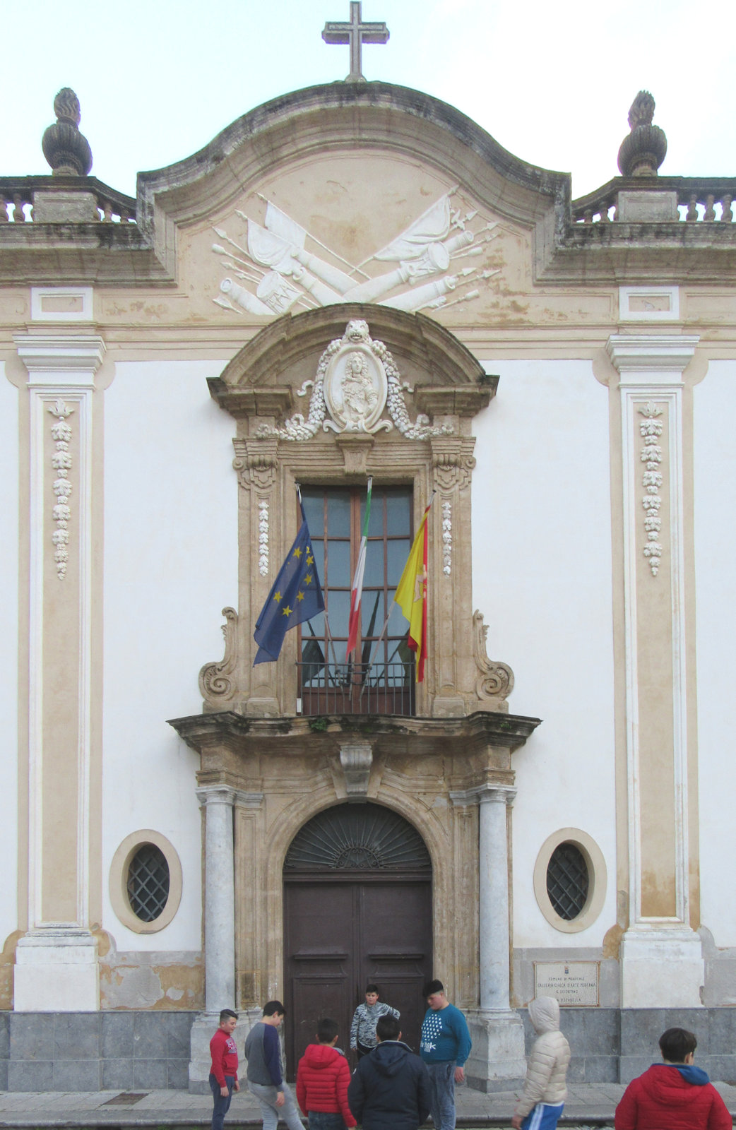 Eingang zum Bischofspalast und Kloster an der Kathedrale in Monreale
