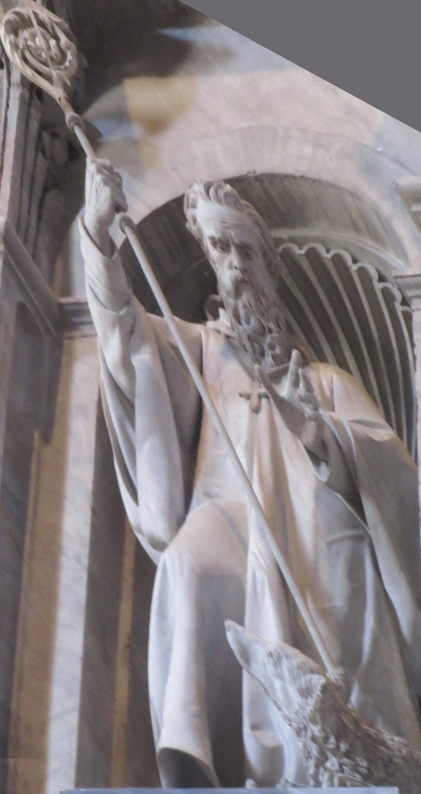 Statue im Petersdom in Rom