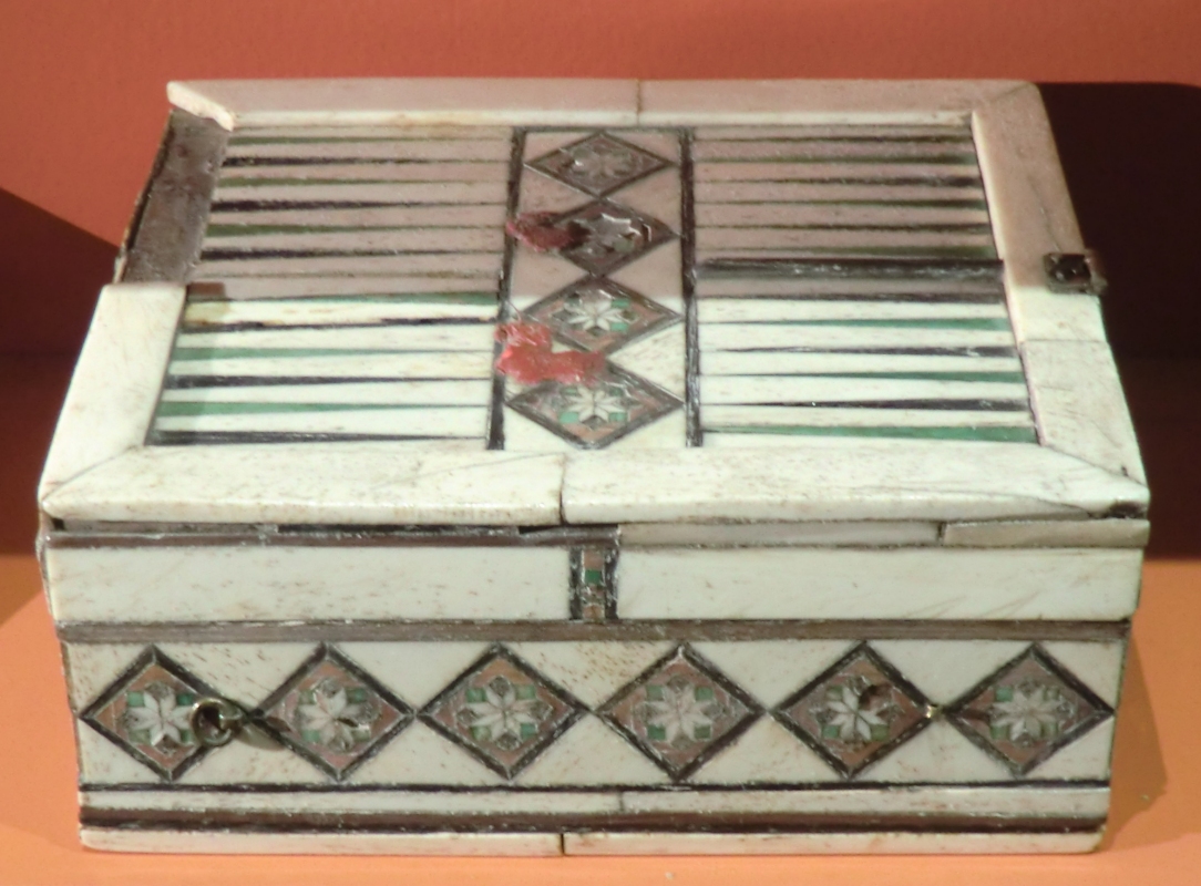 Reliquienkasten, zugleich Tric Trac-Spiel (eine französische Backgammon-Variante), 15. Jahrhundert, in der Kathedrale in St-Bertrand-de-Comminges