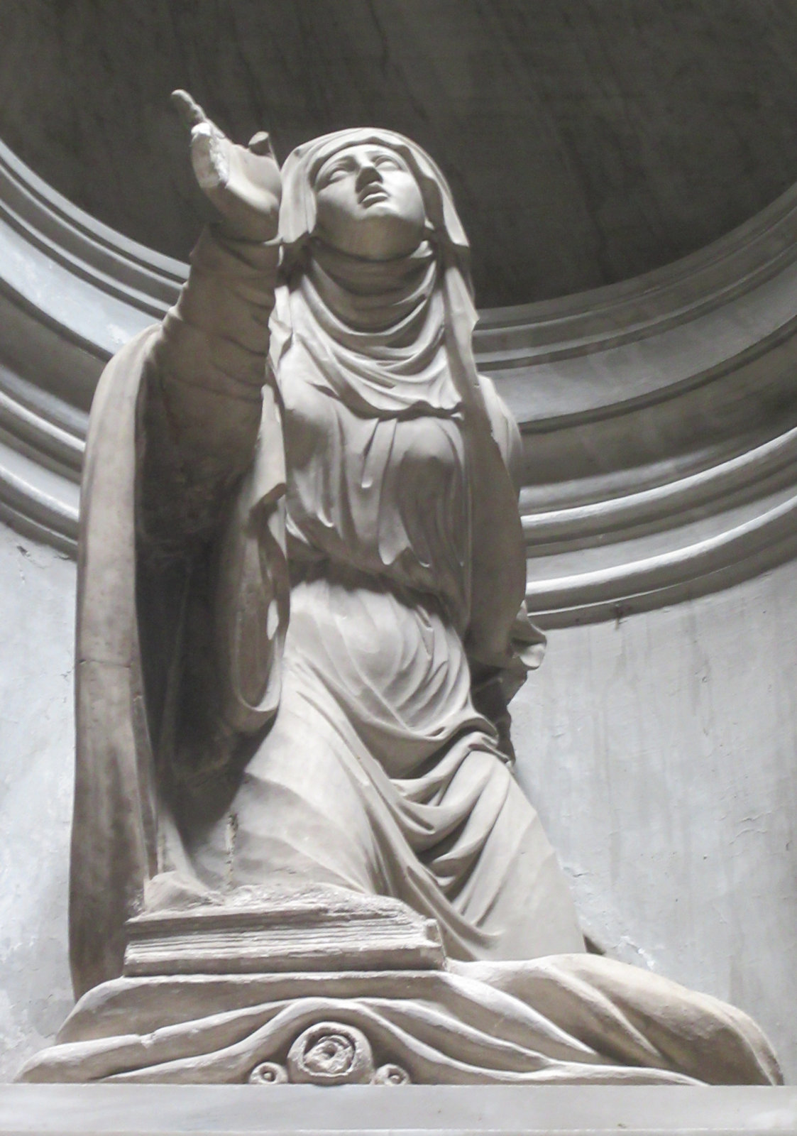 Statue in der Kirche San Paolo fuori le Mura in Rom
