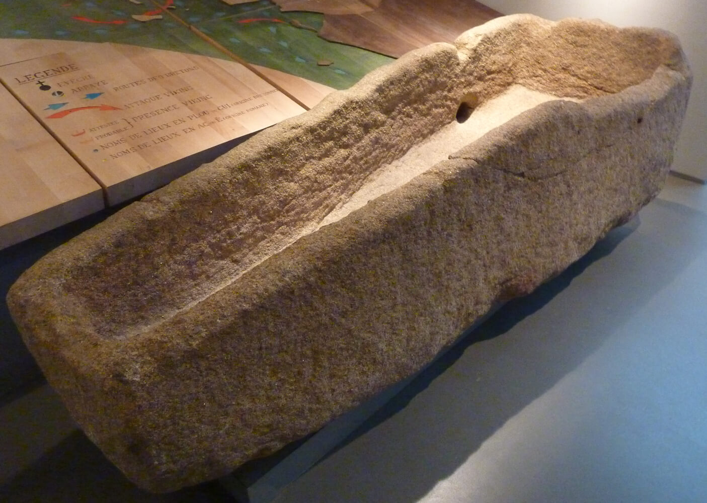 Sarkophag aus dem 5. bis 8. Jahrhundert, gefunden in Dol-de-Bretagne, Budoc zugeschrieben, im Musée de Bretagne in Rennes