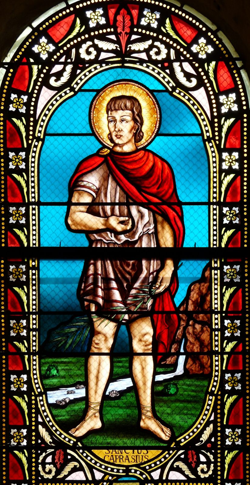 Glasfenster in der Caprasius geweihten Kirche in Saint-Capraise-de-Lalinde in der Dordogne