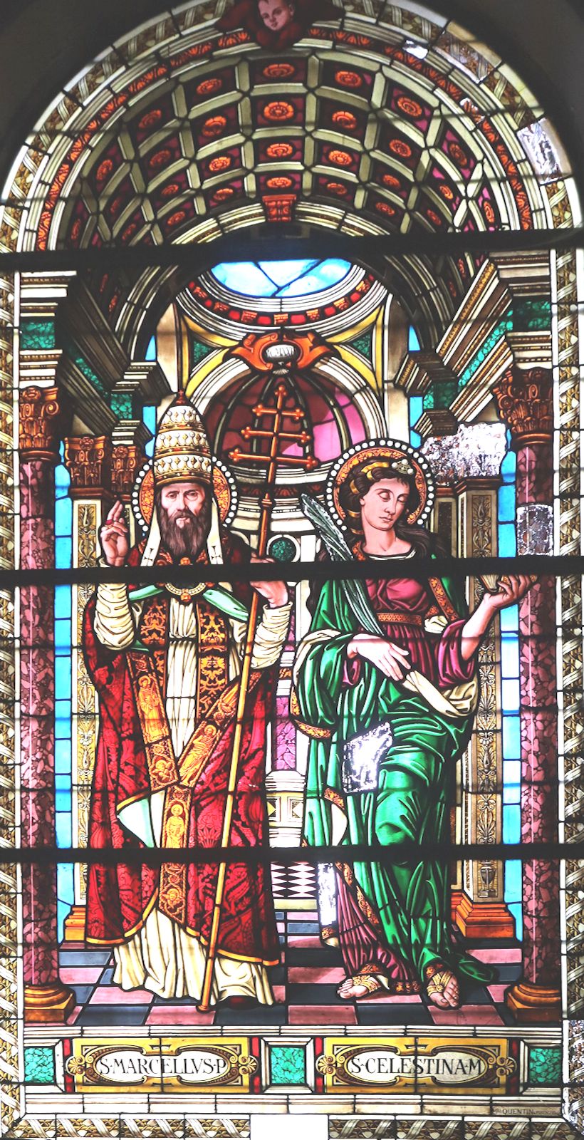 Glasfenster: Papst Marcellus I. (links) und Coelestina, in der Hauptkirche in San Marcello Pistoiese