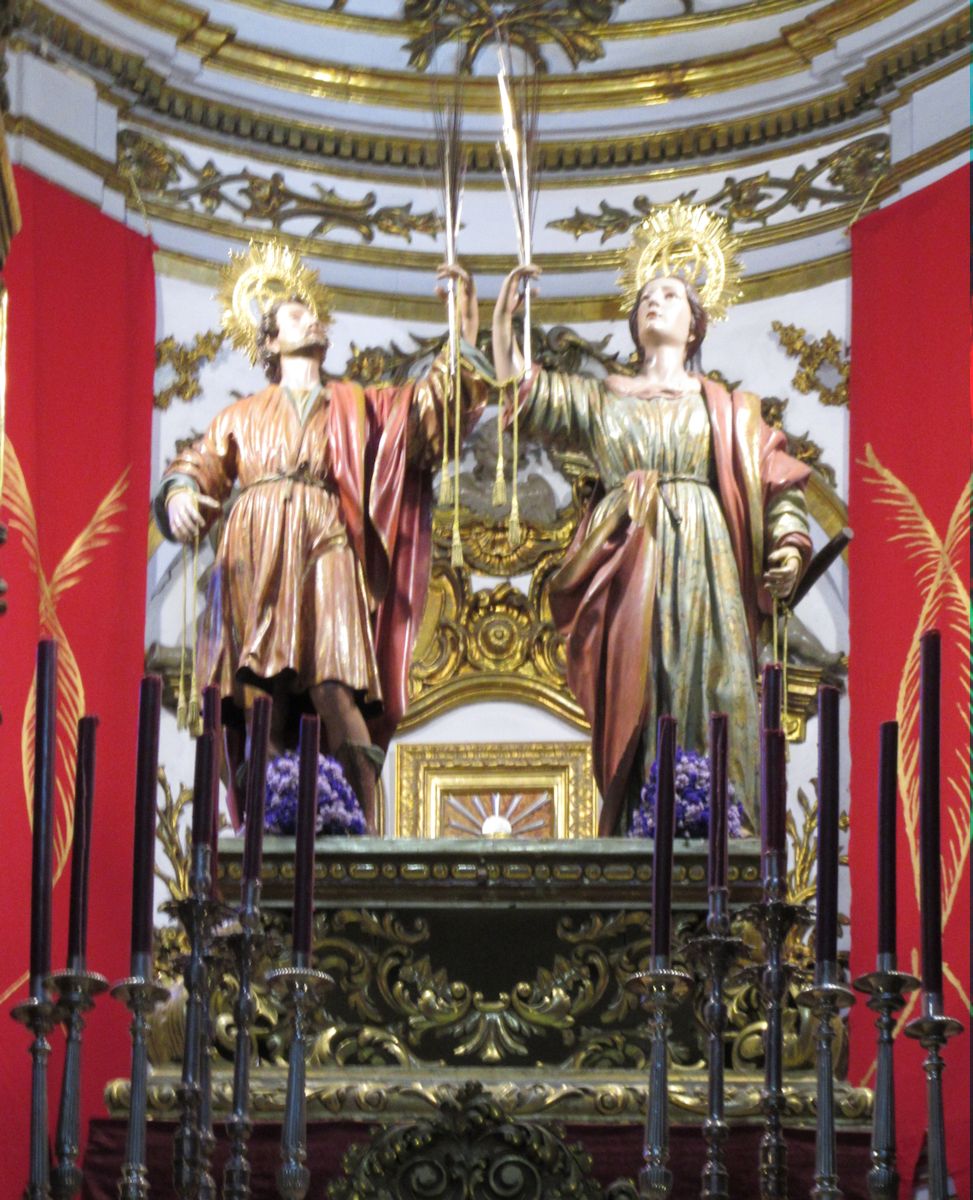 Statuen auf dem Altar der Kirche De Los Santos Mártires in Málaga