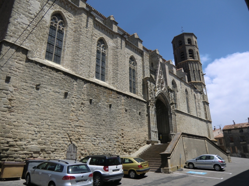 Stiftskirche St-Vincent</a> in Montréal bei Carcassonne. Hier fand im Frühjahr 2007 ein Streitgespräch mit den Albigensern statt, an dem auf katholische Seite außer Didactus auch Dominikus teilnahm; nach der Vernichtung der „Ketzer” wurde 1318 die mächtige Kirche erbaut; in ihrer Bibliothek gab es damals mehr als 10.000 Bücher.