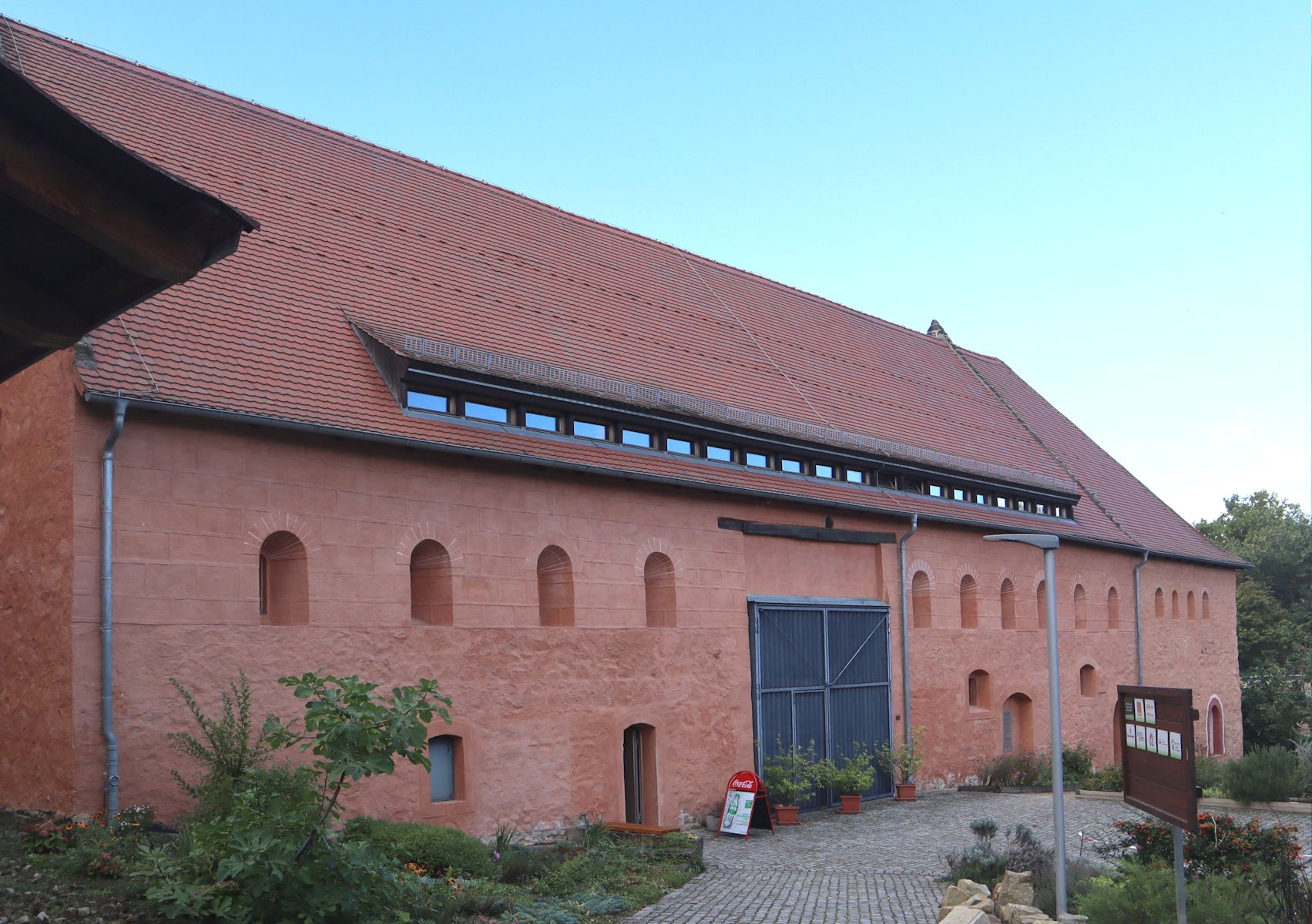 erhaltenes Ökonomiegebäude des ehemaligen Klosters Riesa