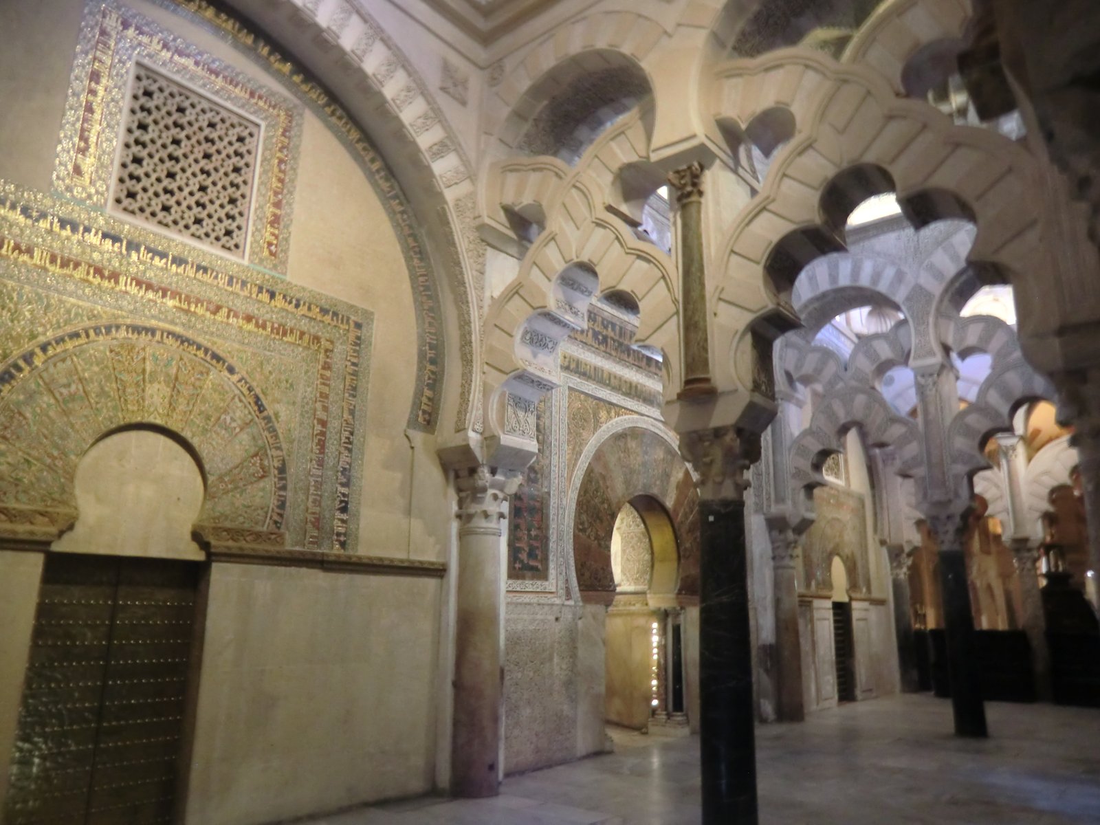 ehemalige Moschee - „Mezquita” - mit Mihrāb in Córdoba