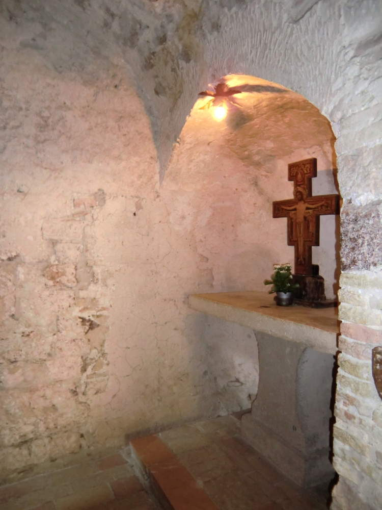Franziskus Gebetsnische in einer Höhle in der Eremo delle Carceri