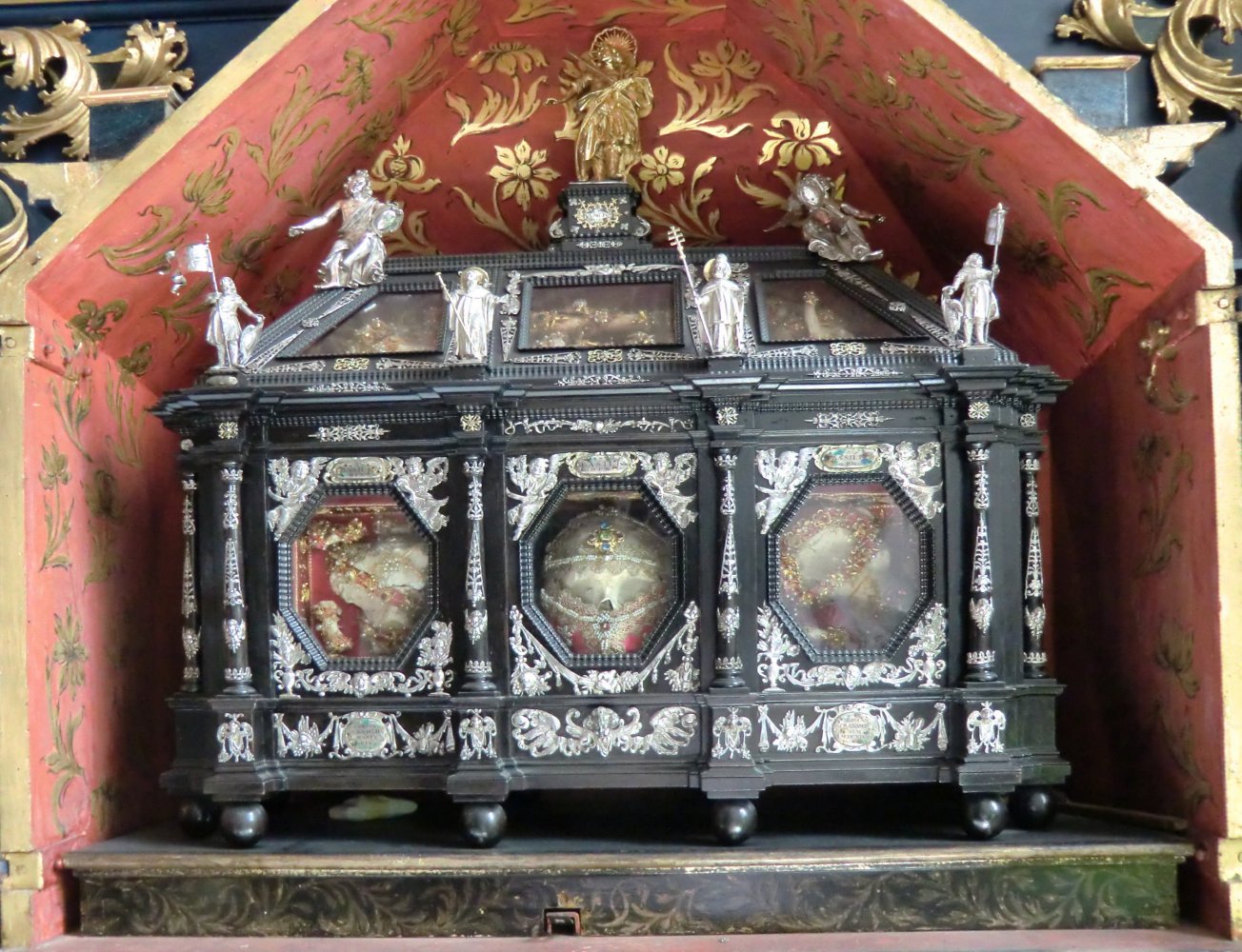 Findanus' Reliquien in der Klosterkirche Rheinau