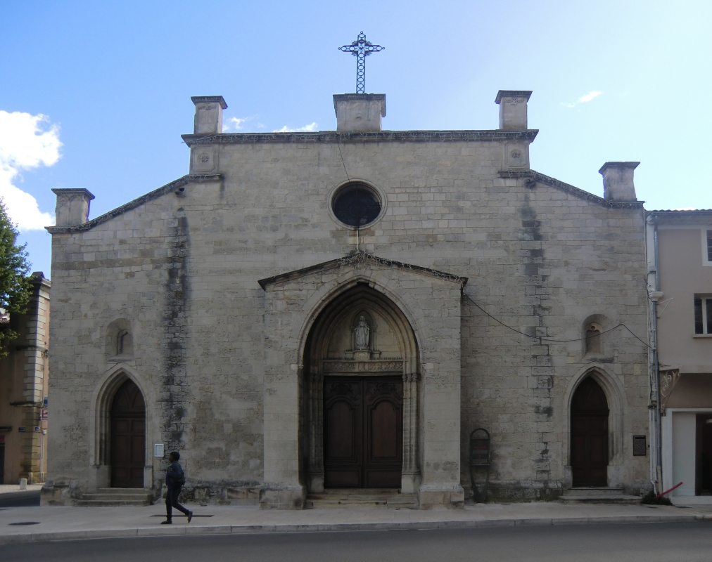Die Florentius geweihte Kirche, direkt neben dem Amphitheater in Orange, bis 1844 Kirche des Franziskanerklosters, heute Pfarrkirche