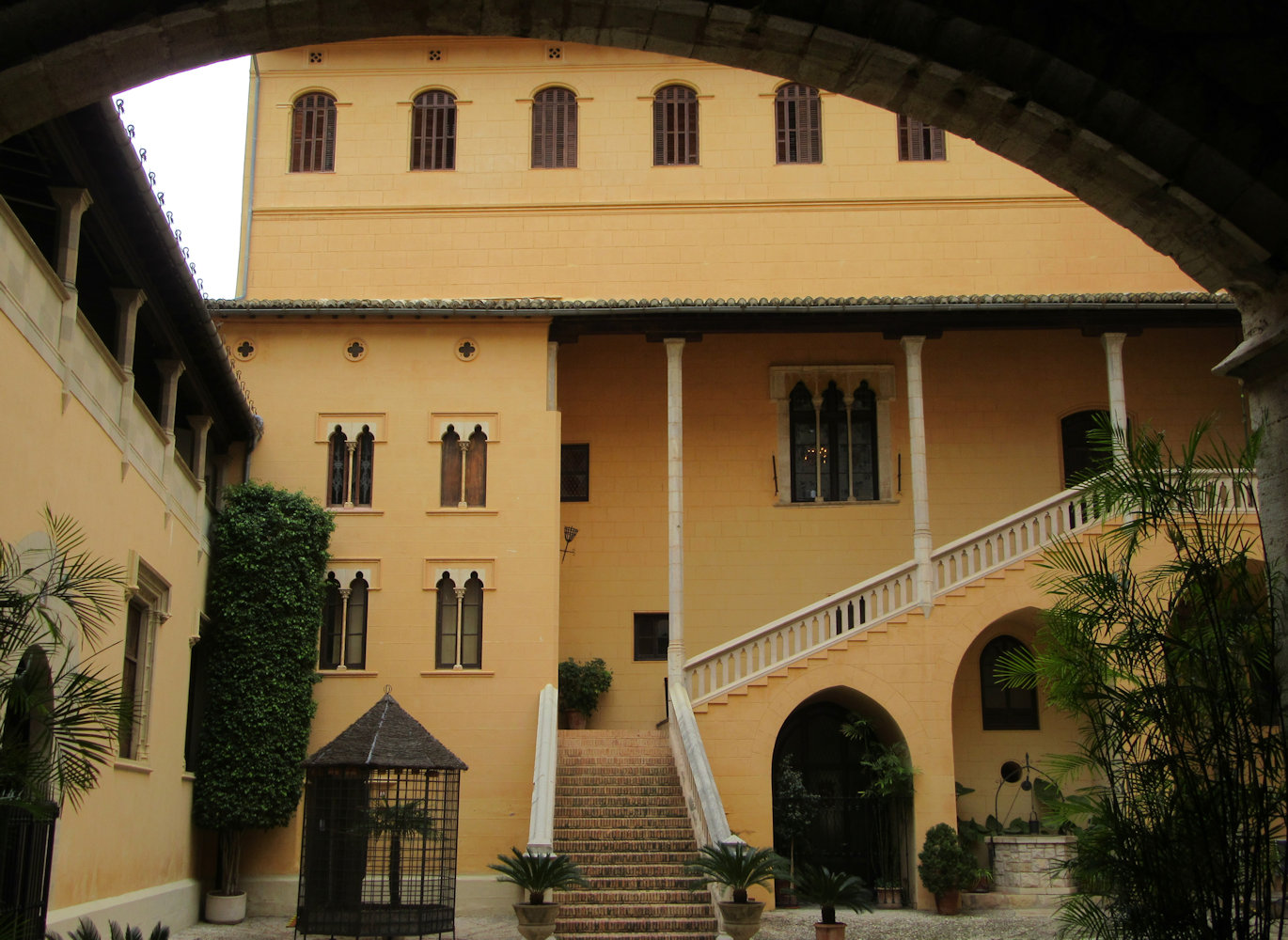 Innenhof des Fürstenpalastes in Gandía, seit 1887 im Besitz der Jesuiten, genutzt als Kolleg