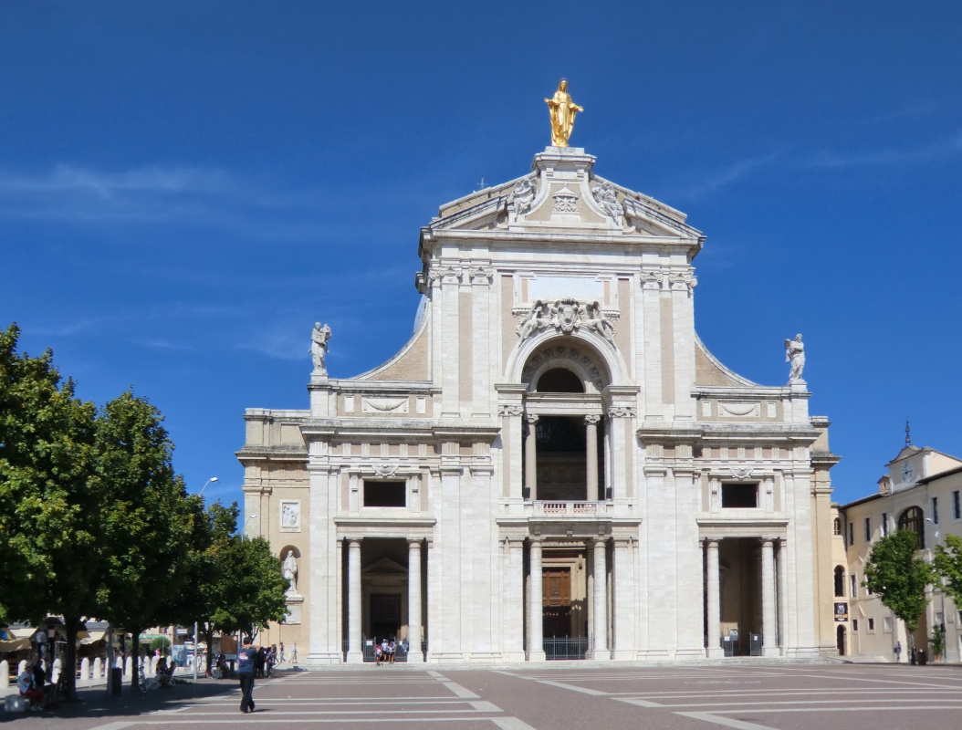 Fassade der Basilika Santa Maria degli Angeli