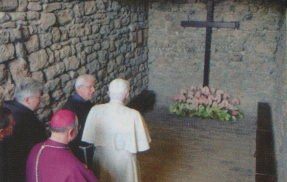 Papst Benedikt XVI. beim Besuch im Santuario Rivotorto am 17. Juni 2007
