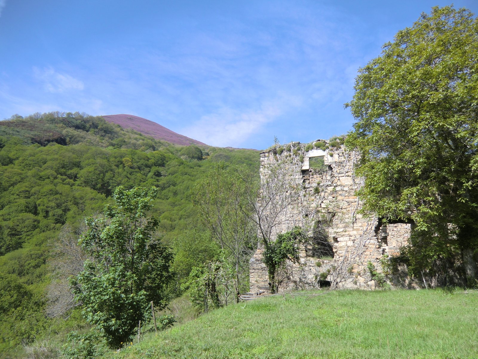Ruinen des Klosters San Pedro in Montes di Valdueza