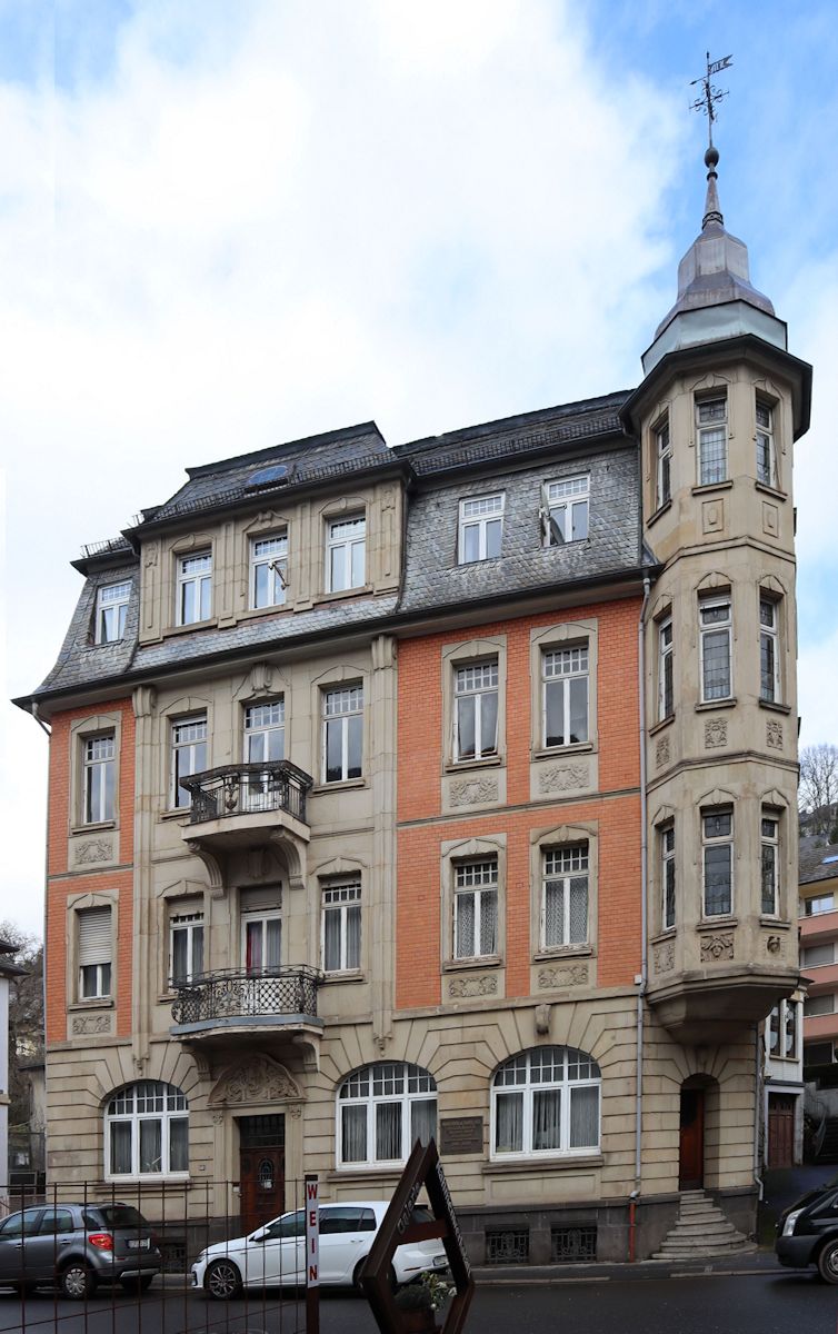 Wohnhaus von Georg Maus in Idar-Oberstein; davor wurde inzwischen ein „Stolperstein” angebracht