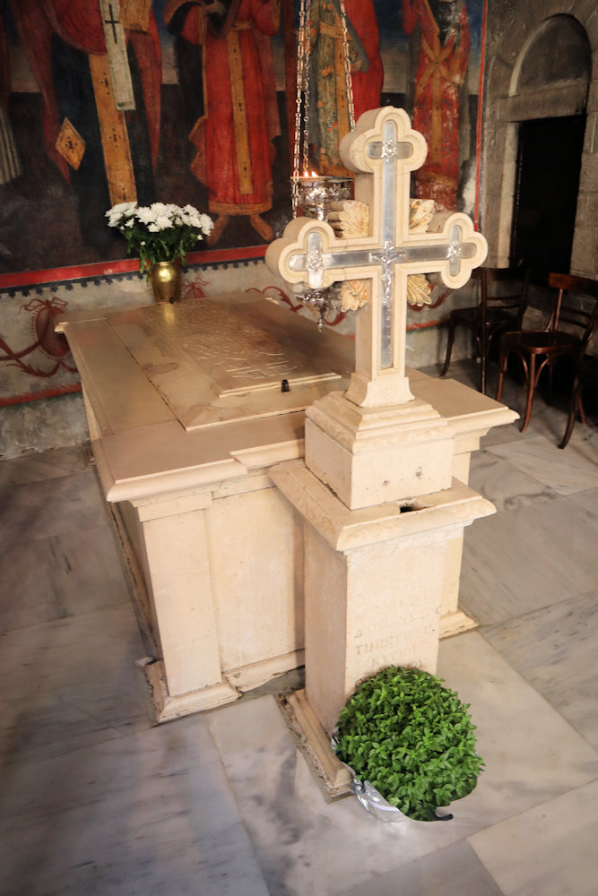 Georgs Sarg in der Kapelle an der Metropolitankirche in Ioannina