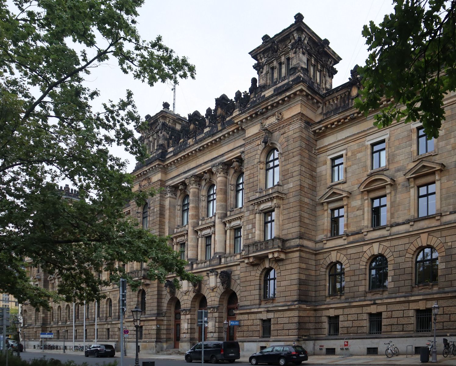 noch heute Dienstsitz der Polizei in Dresden
