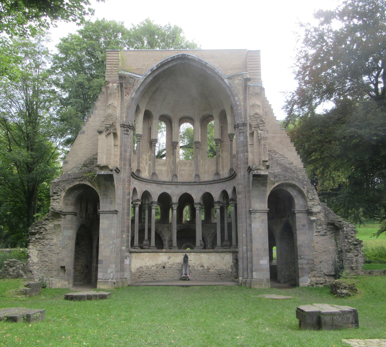 Ruine der Klosterkirche Heisterbach