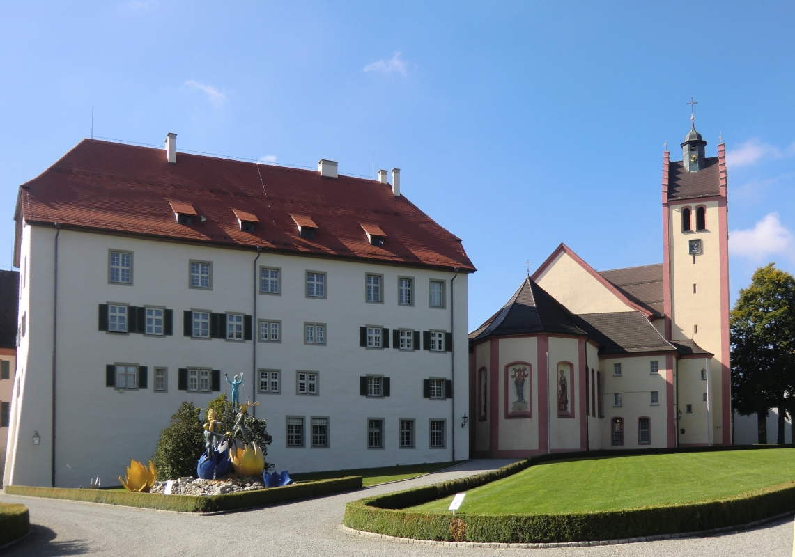 Hermanns Geburtshaus, das alte Schloss, neben der Schlosskirche in Altshausen