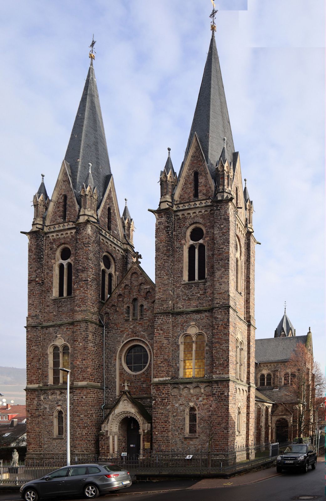 Kirche St. Hildegard in Bingen, erbaut an der Stelle des früheren Klosterfriedhofes