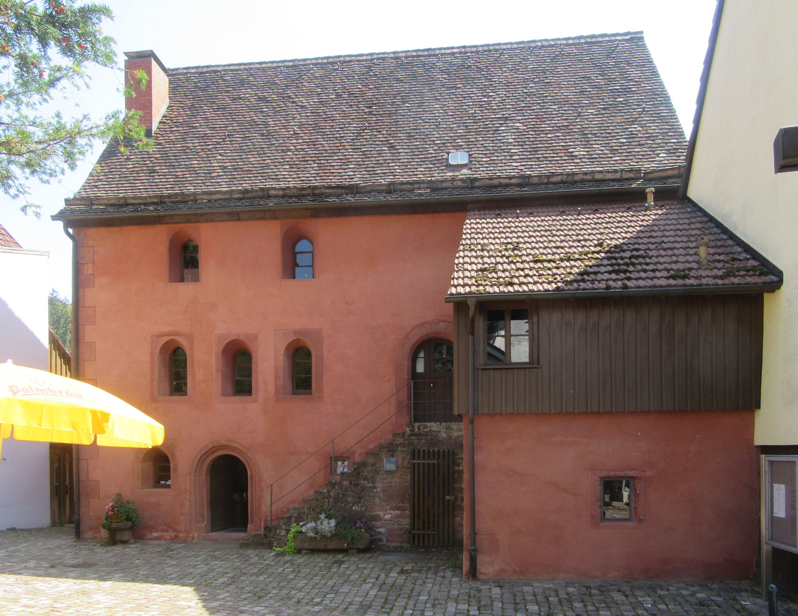 Hühnerfautei - Sitz des Vogtes des Klosters, der die Steuern, v. a. oft Hühner, einzog - des Klosters Schönau, gebaut 1250/1251, ältestes erhaltenes Profangebäude in Süddeutschland