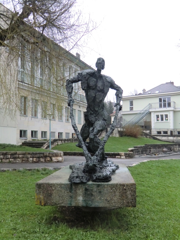 G. Schneider: moderne Statue in St-Imier