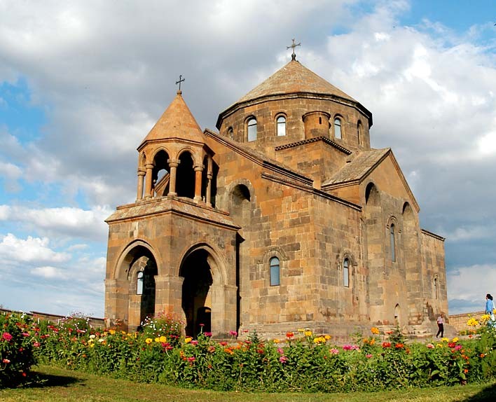 Hripsime-Kirche mit ihrem Grab in Vałaršapat/Etshmiadsin, erbaut 618