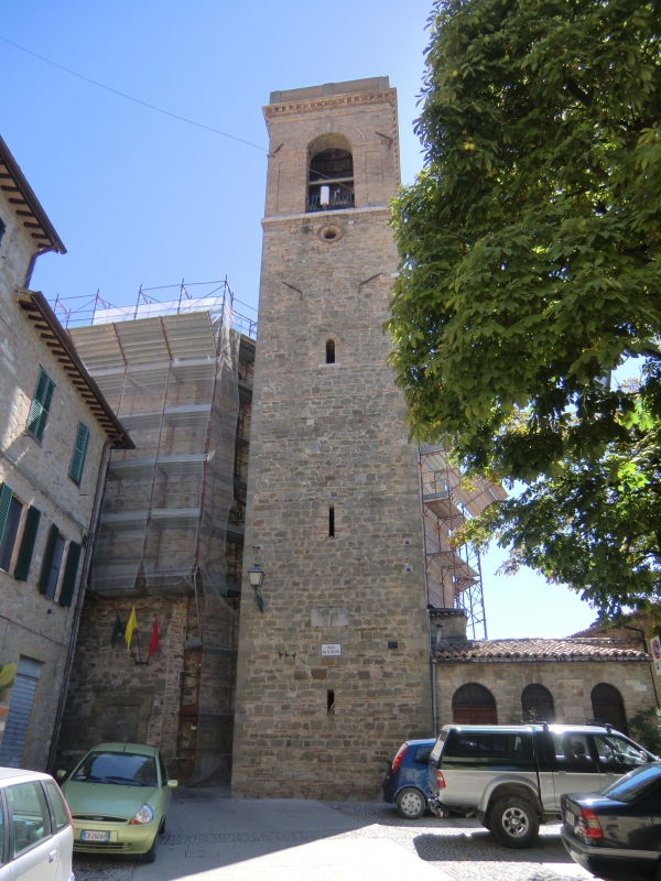 Die 1260 erbaute, Antonius, Antoninus und Hugolinus geweihte Kirche in Gualdo Cattaneo